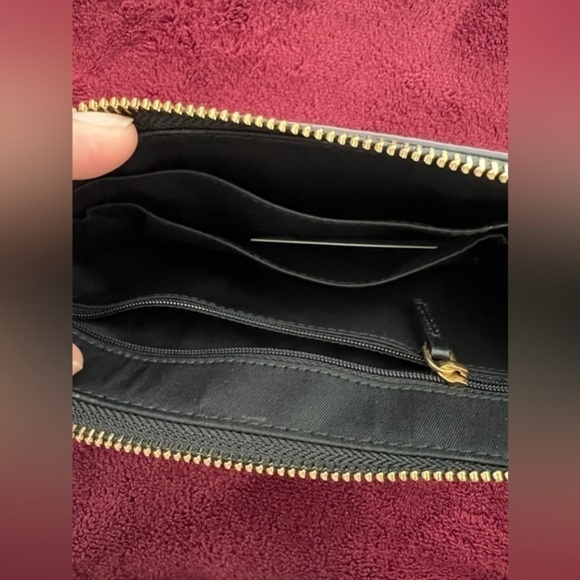 TORY BURCH• BRITTEN LARGE‎ ZIP POUCH WRISTLET - Picture 7 of 12